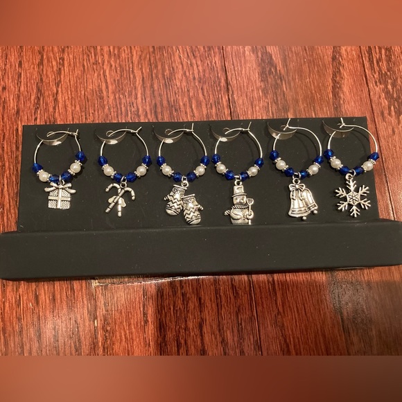 NWOT Christmas holiday wine glass charms set of 6 silver/blue - Picture 3 of 8